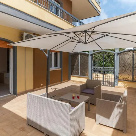 Appartmenti In Centro Vicini - Pomelia מרינה די רגוזה