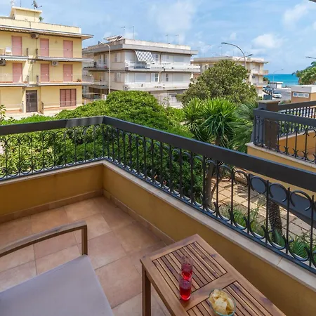 Appartmenti In Centro Vicini - Pomelia Lägenhet *